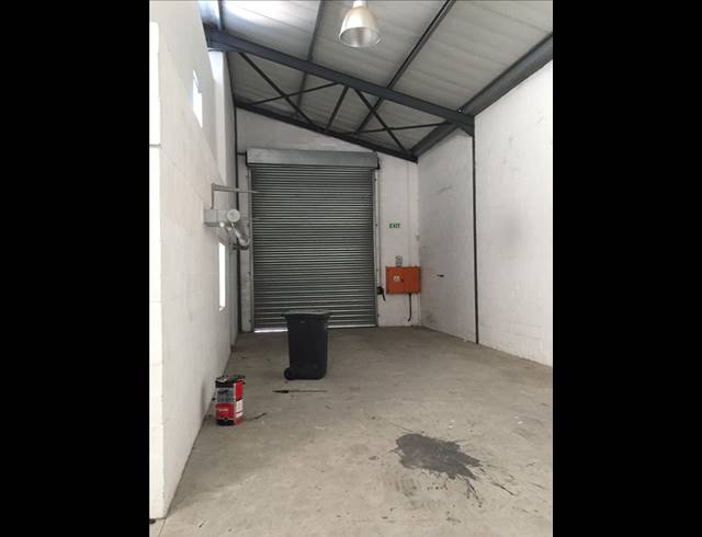 700M² WAREHOUSE RENTED IN CAPRICORN